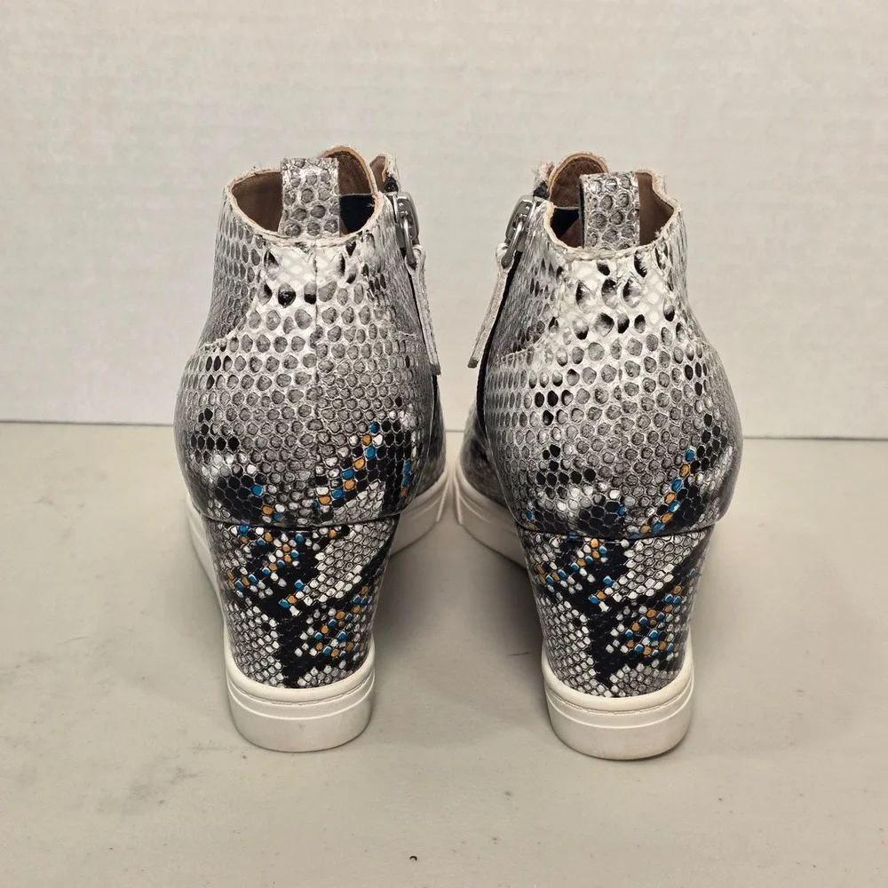 Linea Paolo‎ Women's 5.5M Grey Snakeskin Wedge Sneakers Side Zip High Top Boots